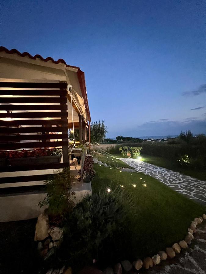 Anastasias Cottage Nea Iraklia Bagian luar foto