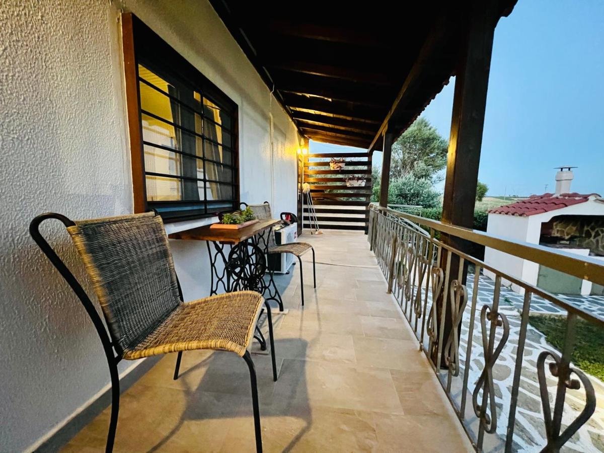 Anastasias Cottage Nea Iraklia Bagian luar foto
