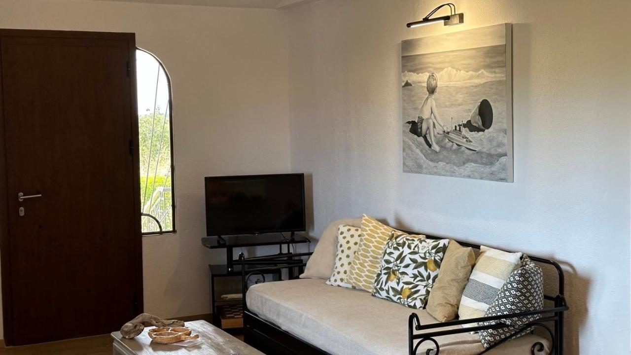 Anastasias Cottage Nea Iraklia Bagian luar foto