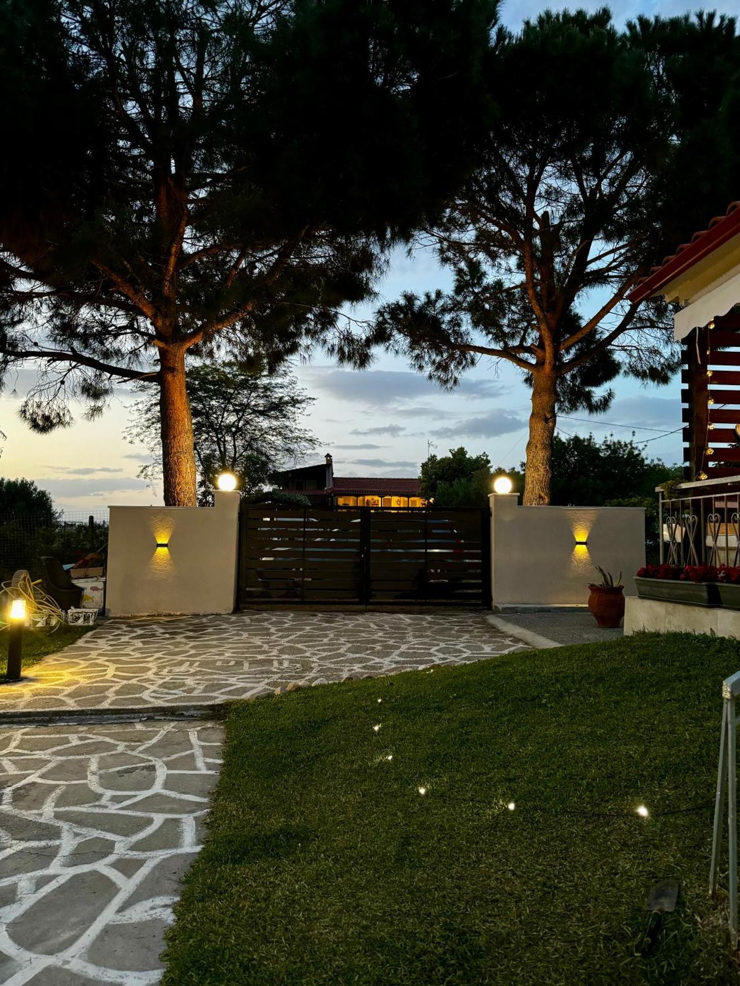 Anastasias Cottage Nea Iraklia Bagian luar foto